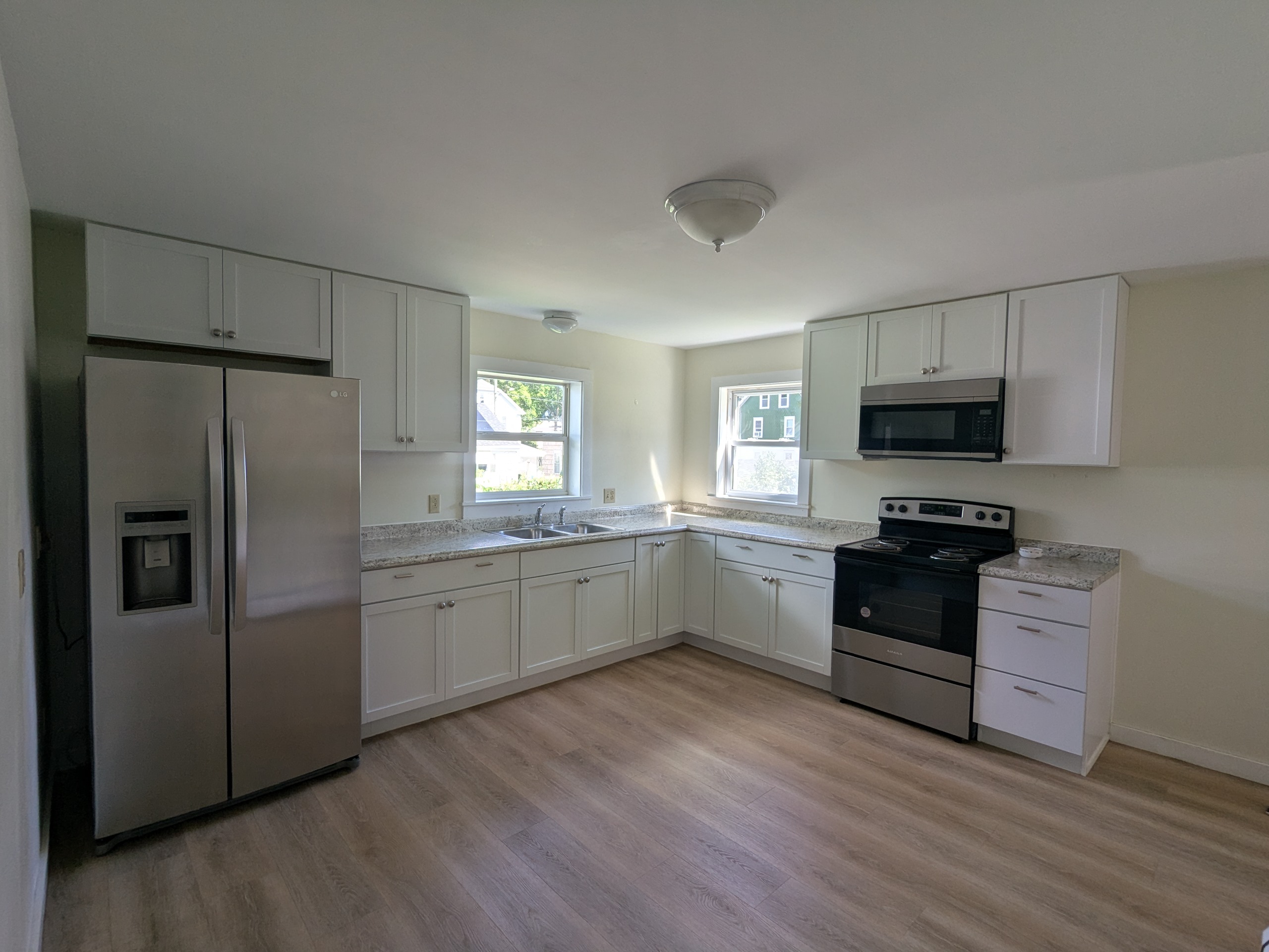 Spotless move-in ready kitchen